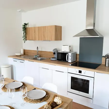 Appartement Cosy Avec Parking Prive A *