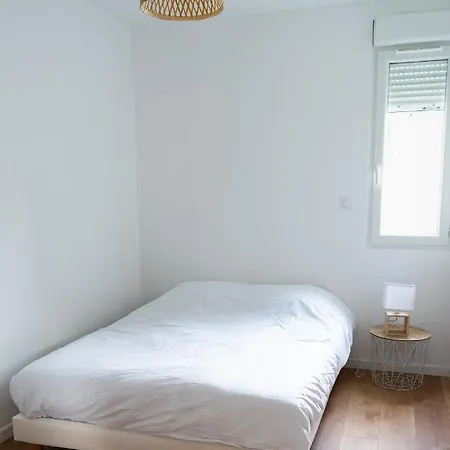 Cosy Avec Parking Prive A アパート *